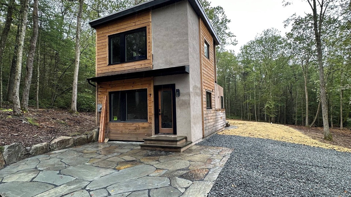 Eldred Cabin | Secluded modern cabin with hot tub