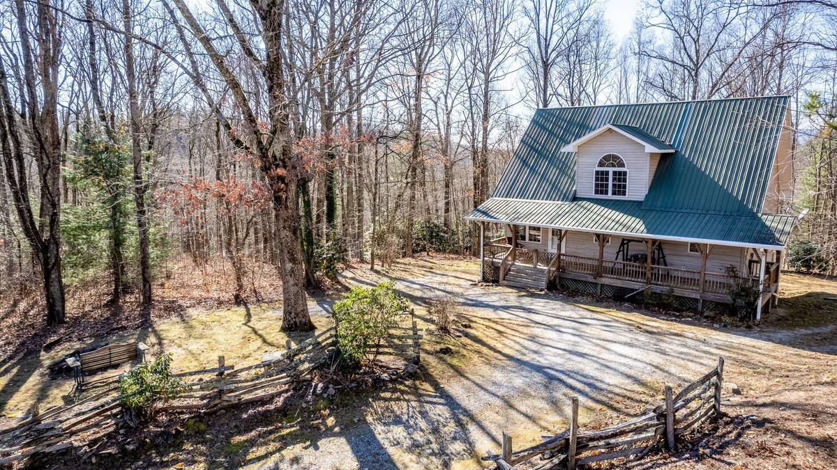 Scaly Mountain House | Secluded mountain getaway with free WiFi, deck, & firepit
