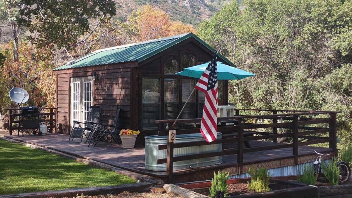 Three Rivers Cabin | Secluded Nature Escape, Pet Friendly with WiFi in Three Rivers