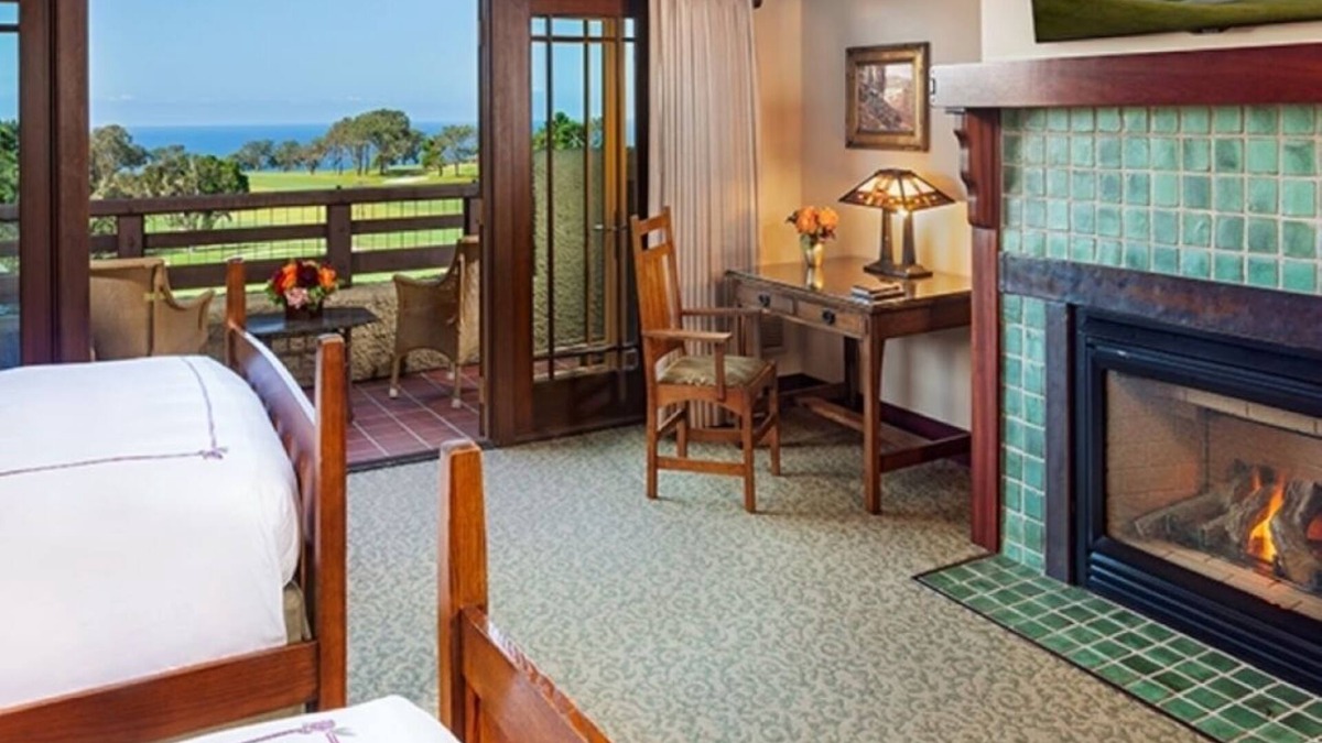 Torrey Pines Hotel | Secluded Oasis in Torrey Pines! Swimming Pool, Onsite Golf Course, Pets Allowed!