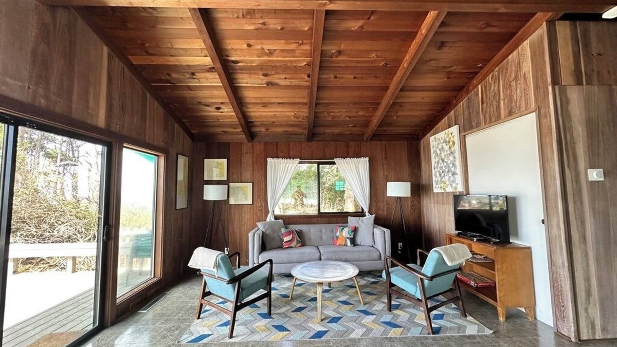 Fort Bragg House | Secluded Ocean View Mid-Century Modern Retreat
