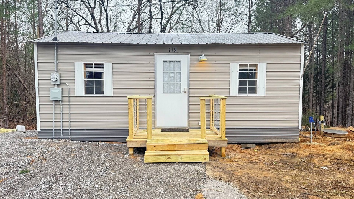 Tie Plant Cabin | Secluded one bedroom cabin with large deck overlooking a wooded gully.