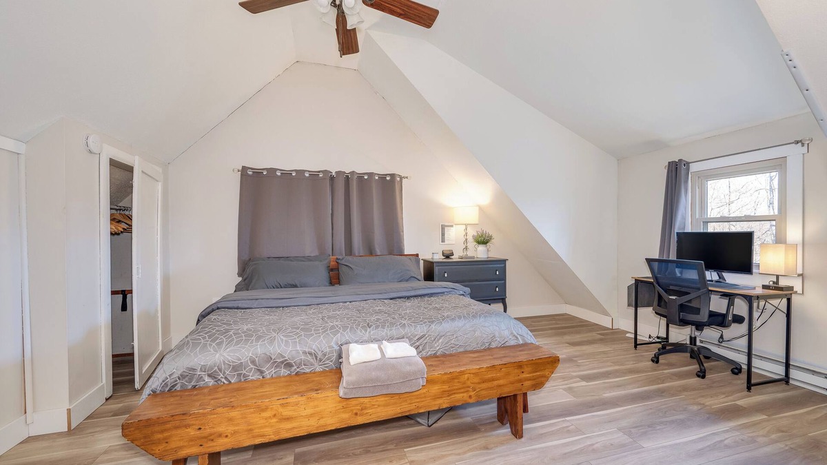 Berkeley Springs Cabin | Secluded Pet-Friendly High-Tech Log Cabin in the Woods