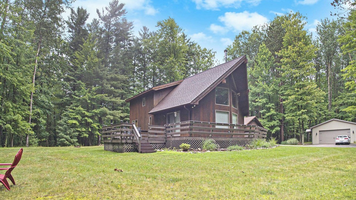 Manistee House | Secluded Pet-Friendly Family Home on 10 Acres