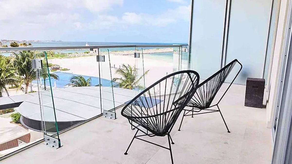 Downtown Cancun Hotel | Secluded Retreat | Enjoy Breakfast at Your Balcony | Room w/Scenic View