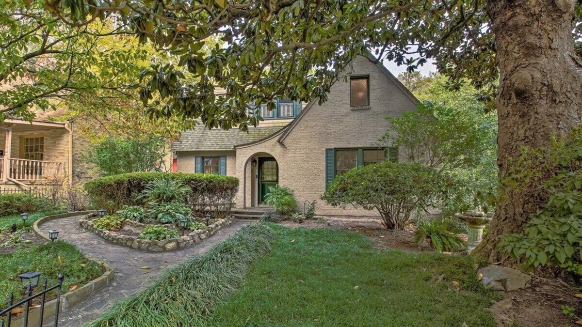 Hot Springs House | Secluded Retreat with Pool, King Beds in a Historic District, 2 mi from Oaklawn!