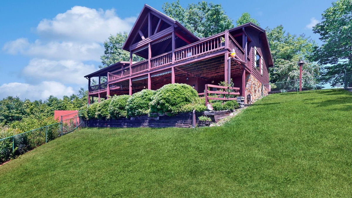Morganton House | Secluded retreat with nearby waterfalls and hiking trails