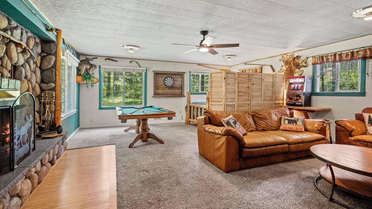 Paradise Estates Cabin | Secluded River Front Cabin @ Mt Rainier w/Hot Tub