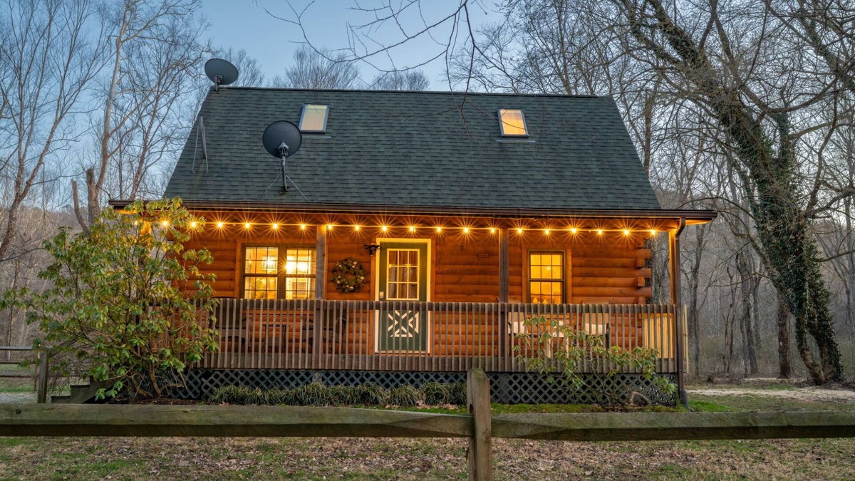 Rockbridge Cabin | Secluded Romantic Escape with Creek View/Hot Tub/Fire Pit/Heart of Hocking Hills