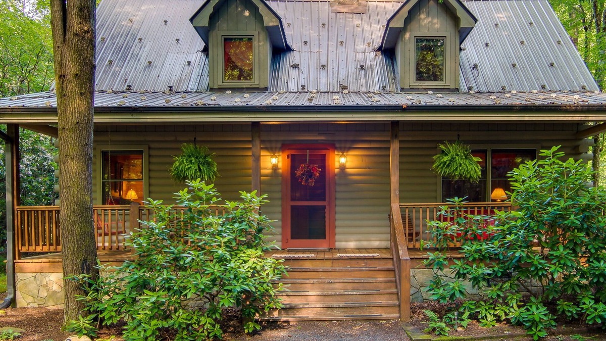 Burnsville Cabin | Secluded & Rustic Cabin on South Toe River!