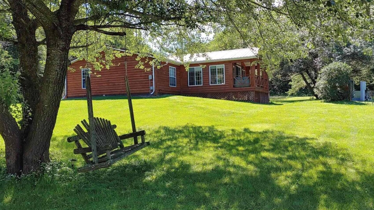 Cashton House | Secluded Rustic Cabin