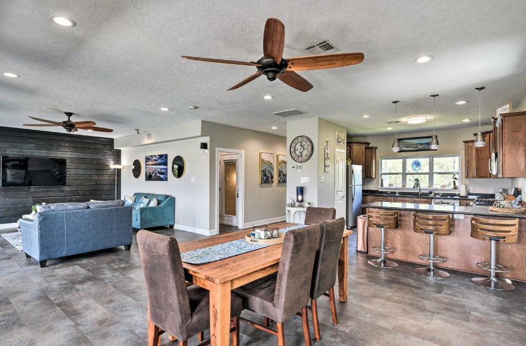 El Lago House | Secluded Seabrook Waterfront Home with Patio!