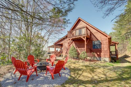 Sevierville House | Secluded Sevierville Cabin Hot Tub and Mtn Views!