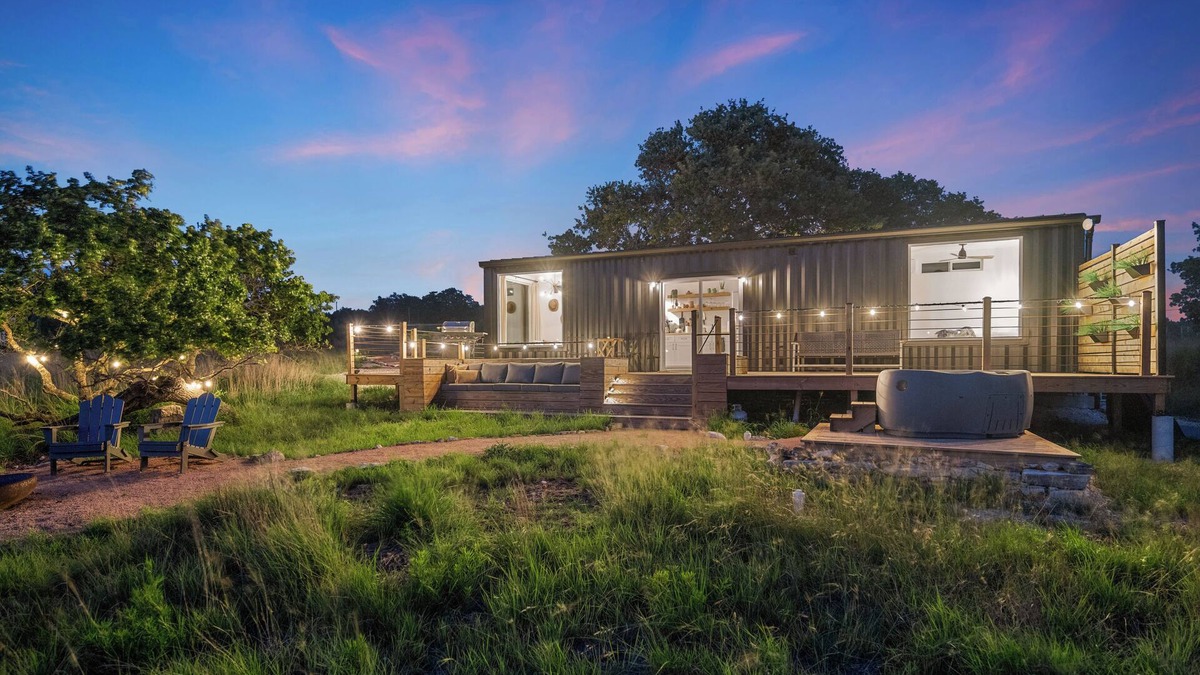 Fredericksburg Cabin | Secluded Soulcation 6 Acres + Private Hot Tub Under the Stars