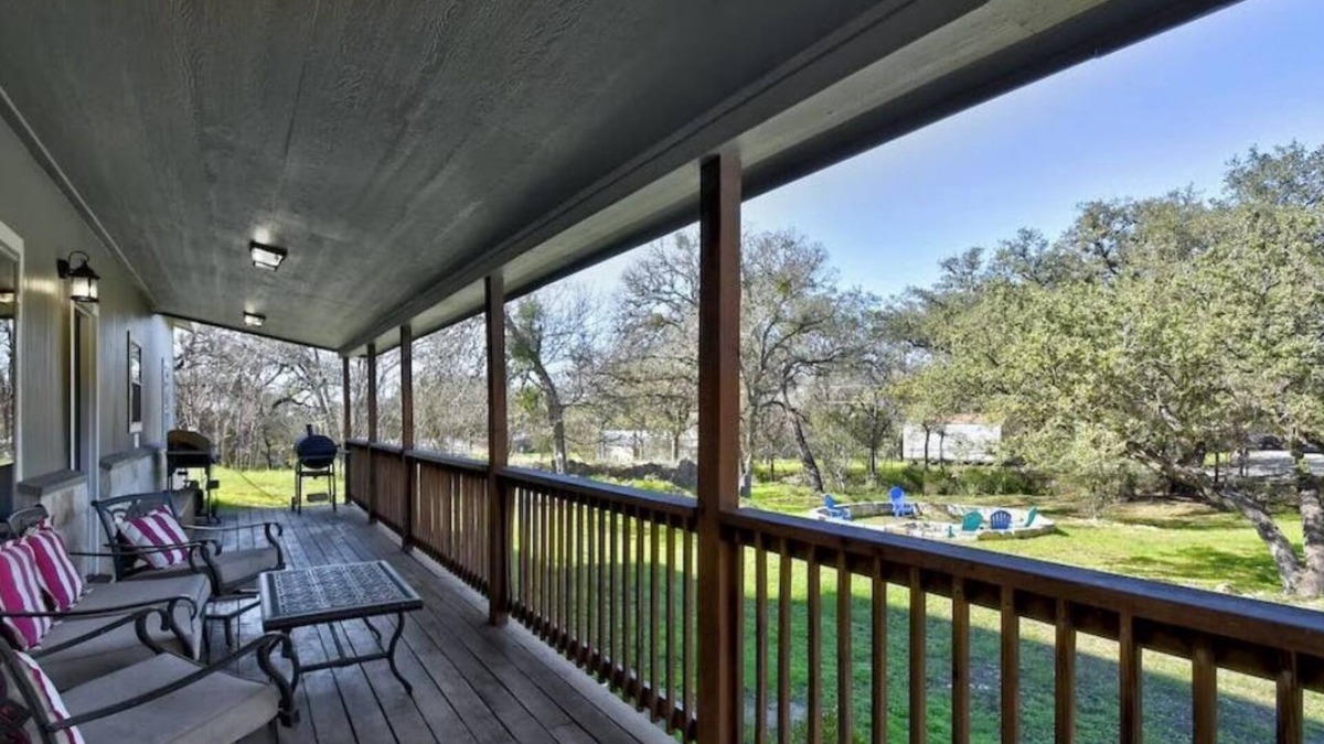 New Braunfels House | Secluded - Spacious - Convenient Location!nnSleeps 14 – 22