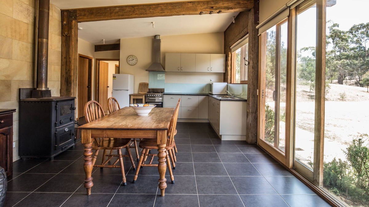 Bellbrae Cabin | Secluded three bedroom mud brick cabin adjacent to the Great Otway National Park