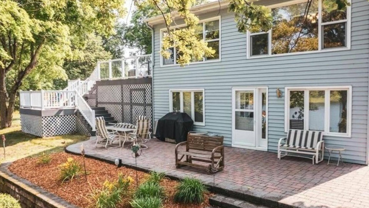 Vergas House | Secluded vacation retreat w/5 bedrooms & Beautiful outdoor space on Loon Lake