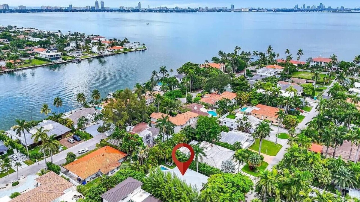 North Bay Village House | Secluded Villa | 3 bedrooms | Heated Pool