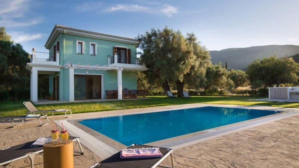 Kariotai Villa | Secluded Villa Asprolià with salt water pool & large garden, close to town.