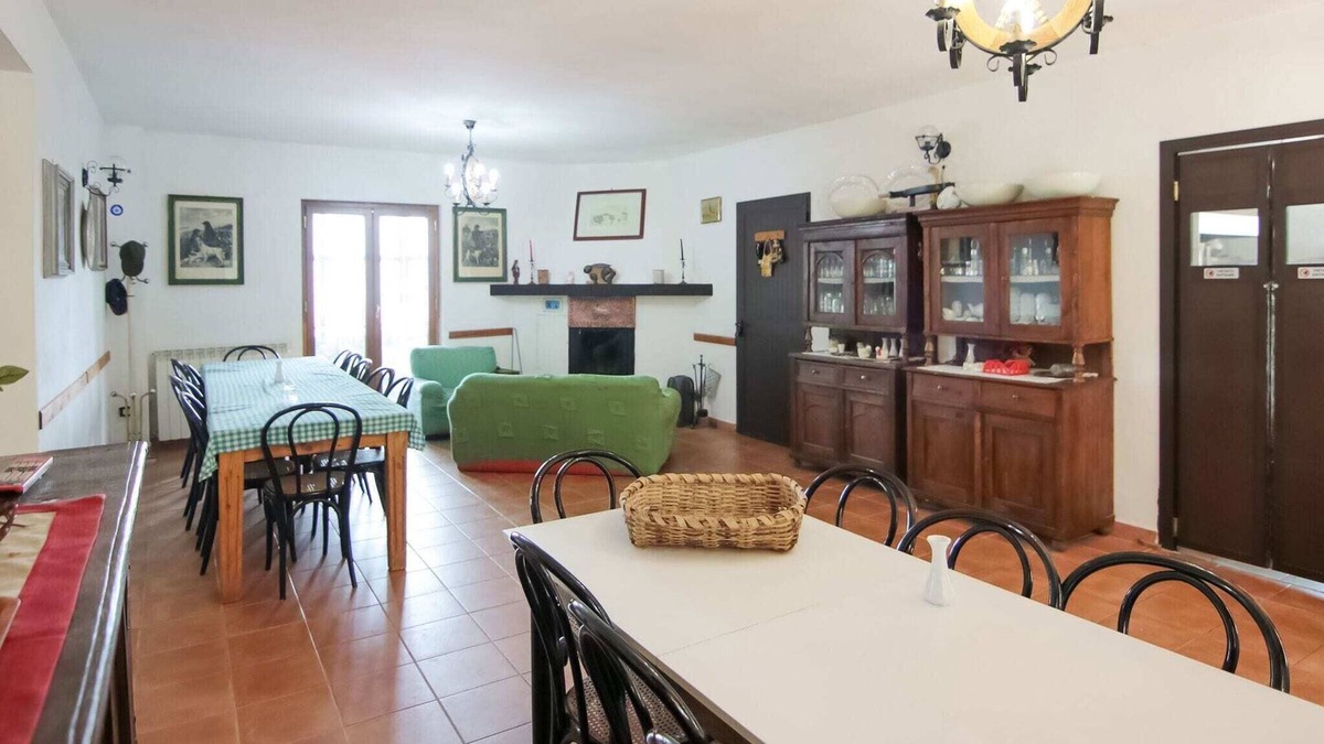Bianchi Villa | Secluded Villa in Parenti with Garden
