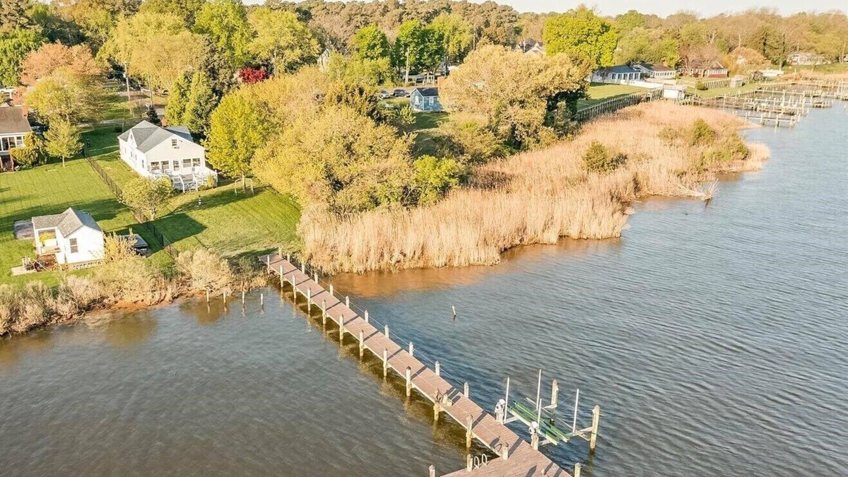 Cobb Island House | Secluded waterfront house to relax or enjoy water activities from private pier