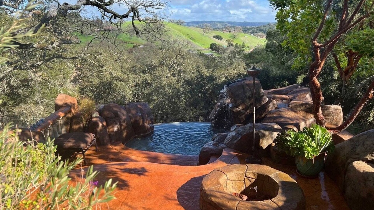 Atascadero House | Secluded Westside Studio