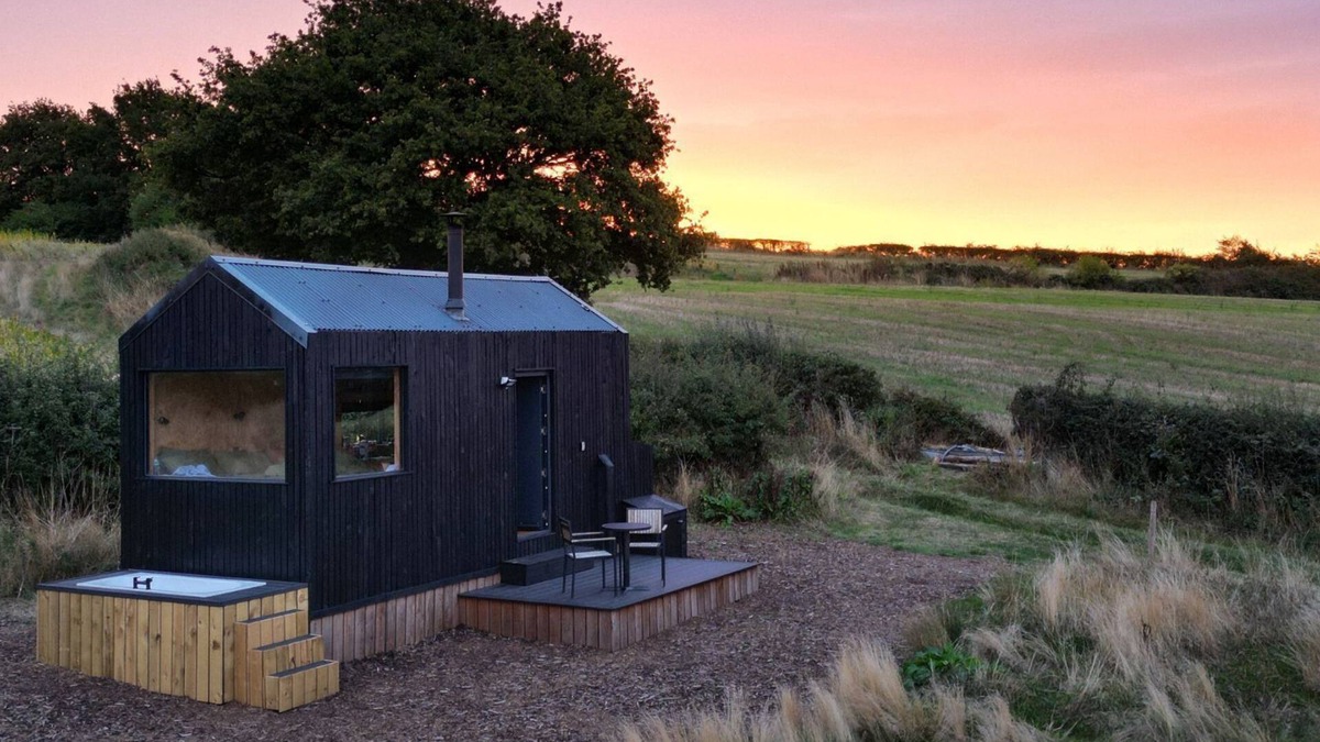 Cheshire West and Chester Cabin | Secluded Woodland Romantic Off-Grid Cabin With Firepit