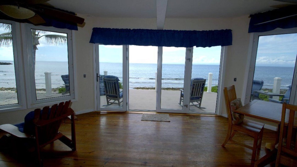Isla de Utila House | Second Wind - Ocean Front - 1 bedroom with WOW Factor!