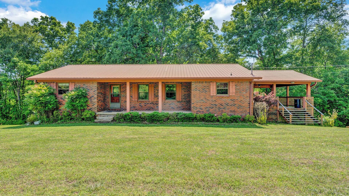 Smithville Resort | Seconds away from the lake, enjoy relaxing peace and quiet in spacious comfort
