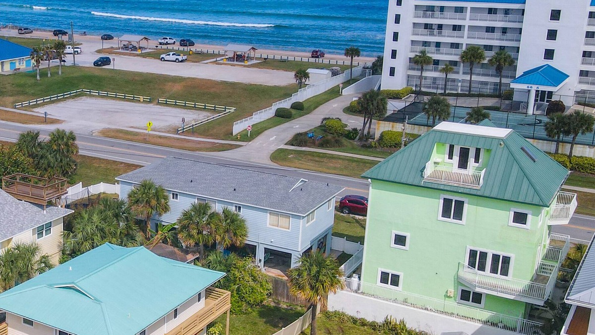 Bethune Beach House | Seconds to Beach & River/Manatee Manor/Watch the dolphins & manatees play! 6693E