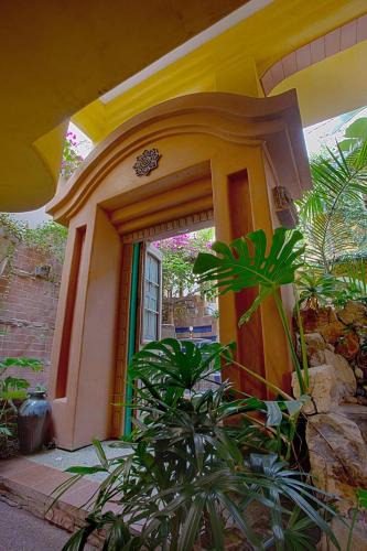 Del Mar Hotel | Secret Garden Inn