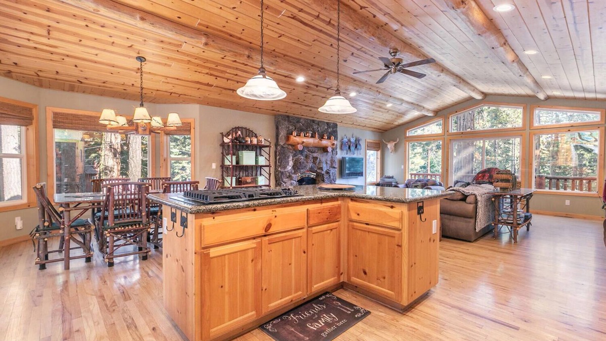 Carnelian Bay House | Secret Garden Lodge - 4BR Walking Distance to the Lake, Hot Tub