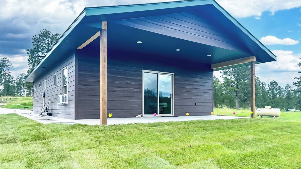 Custer Cabin | Secret Squirrel Sancuary-cabin with pond, garage close to Custer