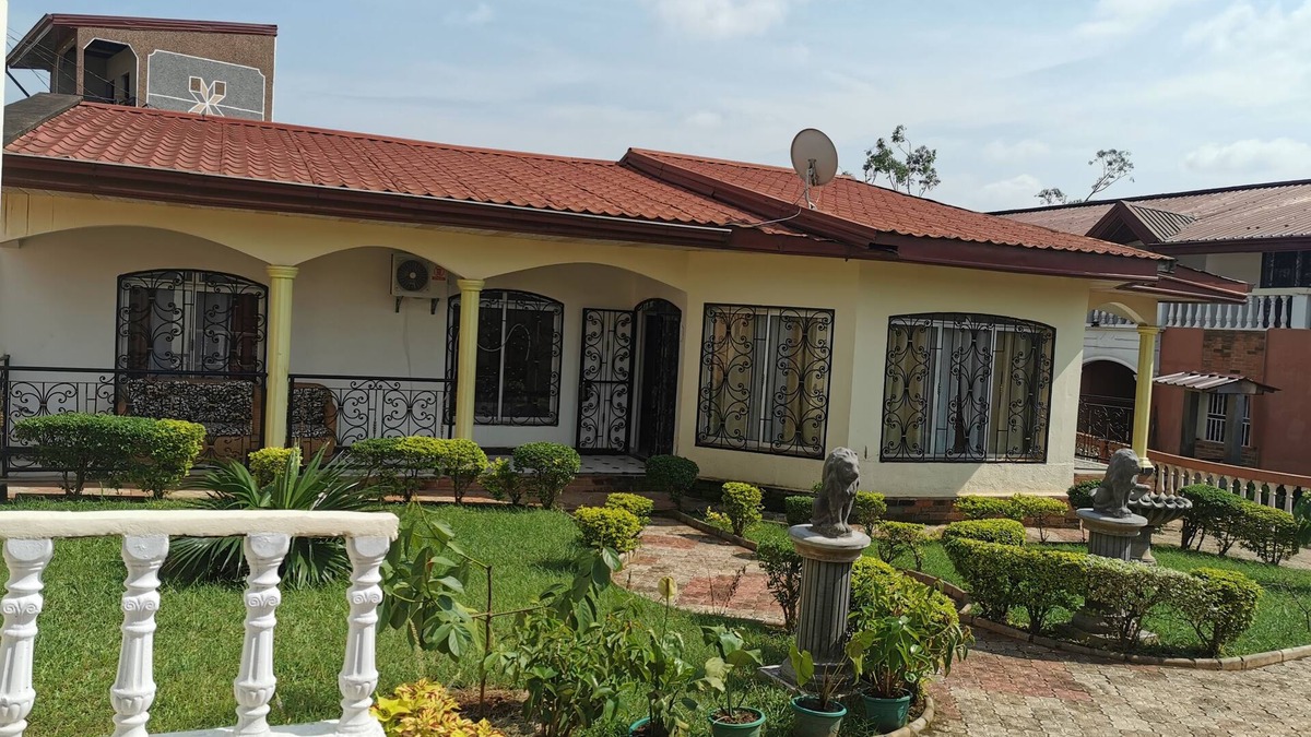 Yaounde House | Secure residence "the pride of the Peacock