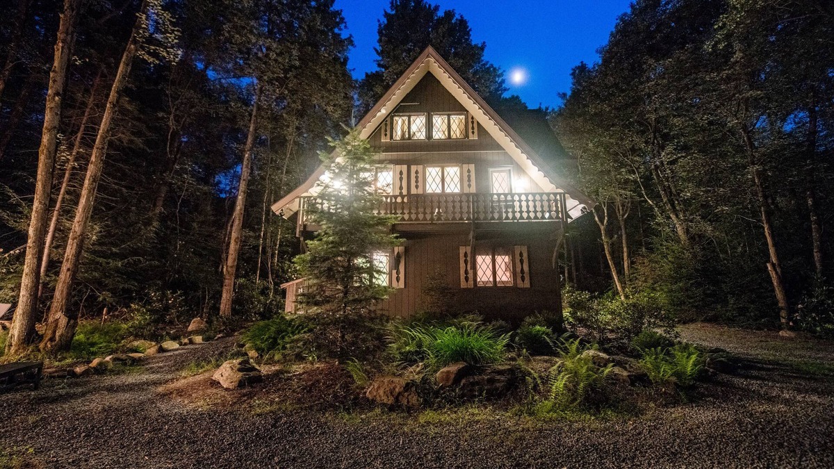 Pocono Pines Ski Chalet | Sedgwick Chalet/Lake Naomi/Poconos