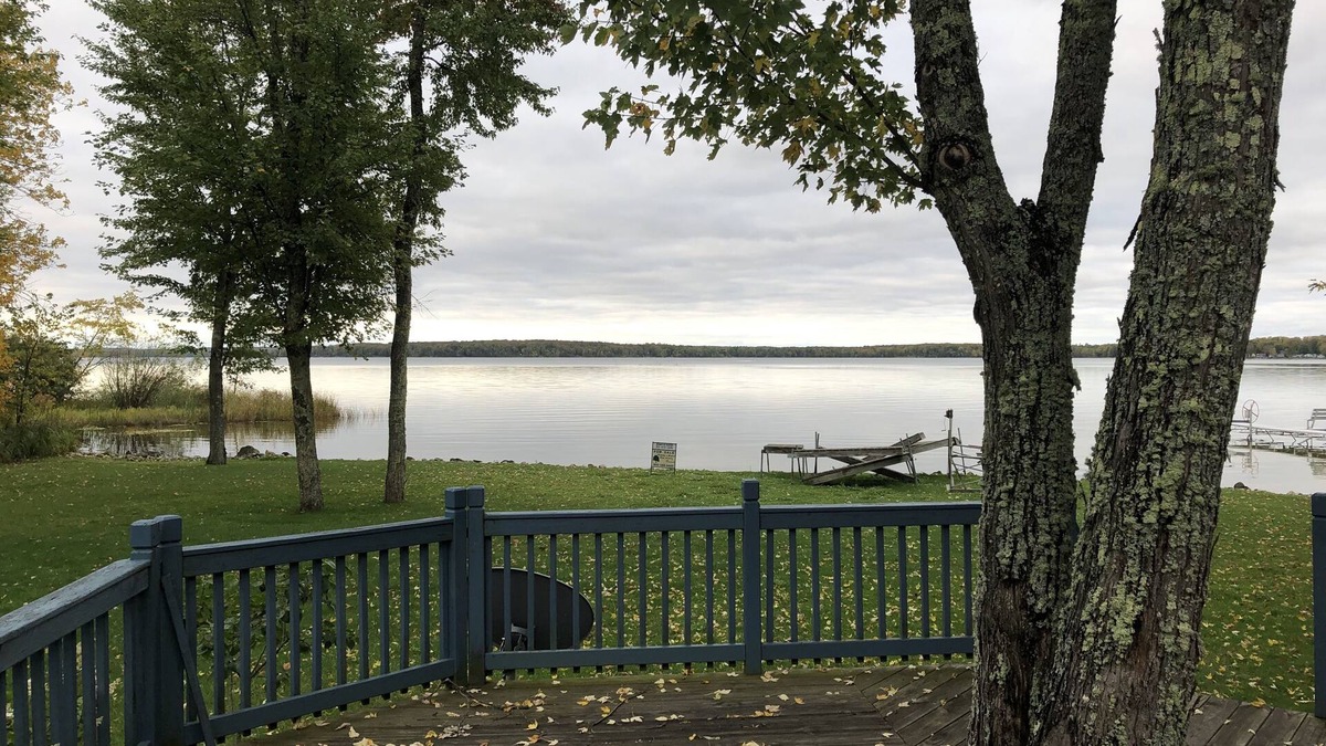 McMillan House | See the best of Michigan's Upper Peninsula in this Family Ready Lake-side Cabin