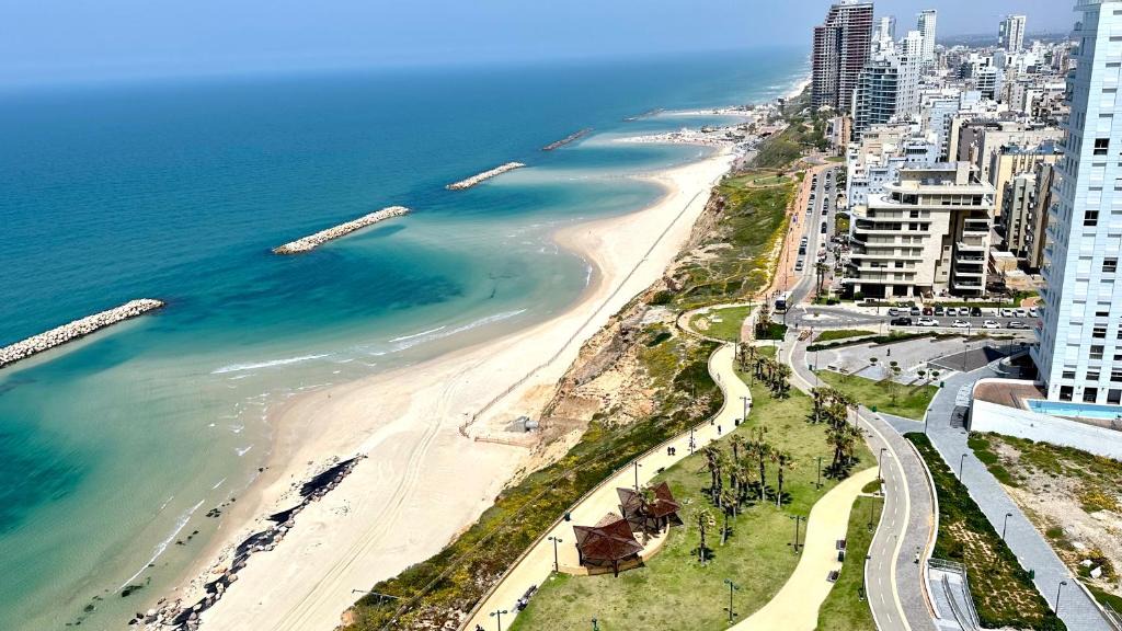Netanya Apartment | See view studio near beach