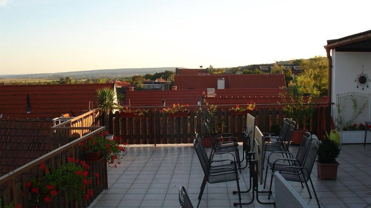 Morbisch am See Cottage | Seeblick Pension - Doppelzimmer mit Dusche/wc, mit Terrassen-seeblick