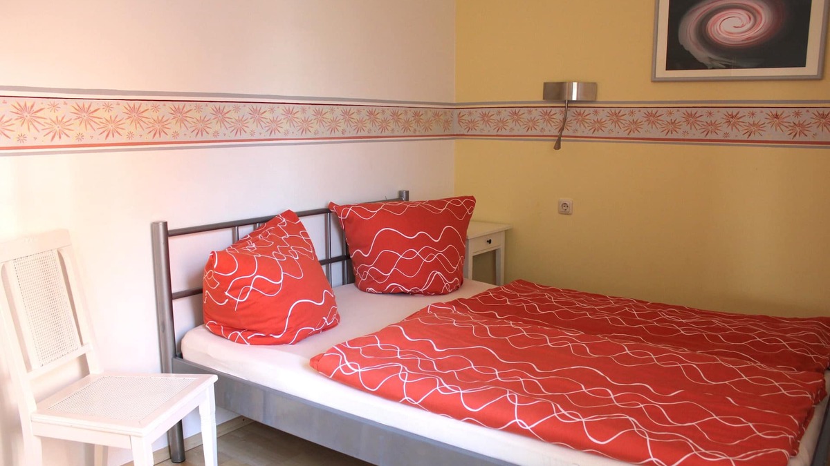 Gross Schwansee Apartment | Seestern apartment - perfect for families with playground & garden, 15 min to the beach