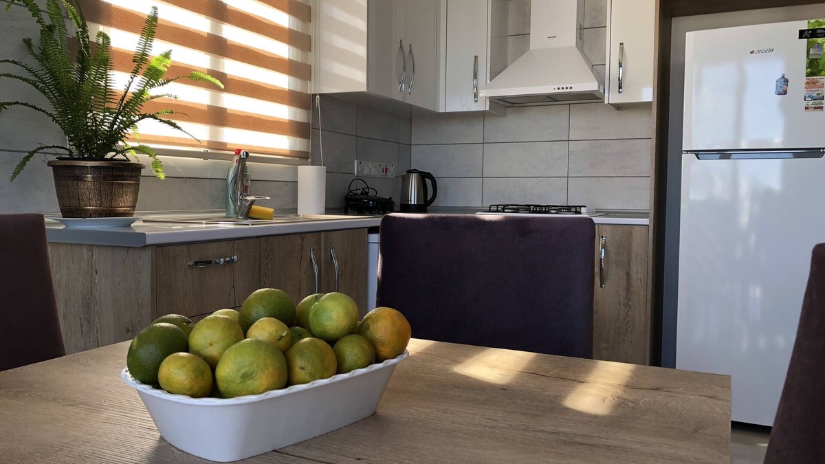 Zeytinlik Apartment | Seker Apartment: Kyrenia City Center. Mountain View. Easy Access.