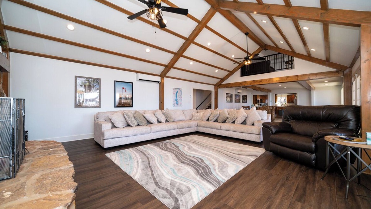 Avinger Cabin | Selah Lodge! Gorgeous Lakefront lodge on 170 Acres with 6 Bedrooms