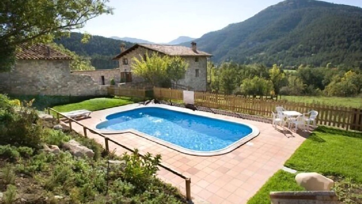 La Pobla de Lillet Cottage | Self catering Masía Sarga for 13 people