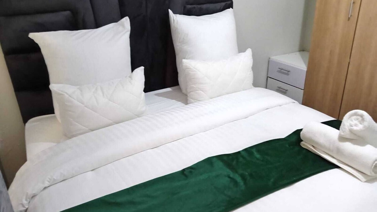 Greater Johannesburg Metropolitan Area Apartment | Self Catering 1-bedroom apartment in wonderful Johannesburg South with WiFi, AC