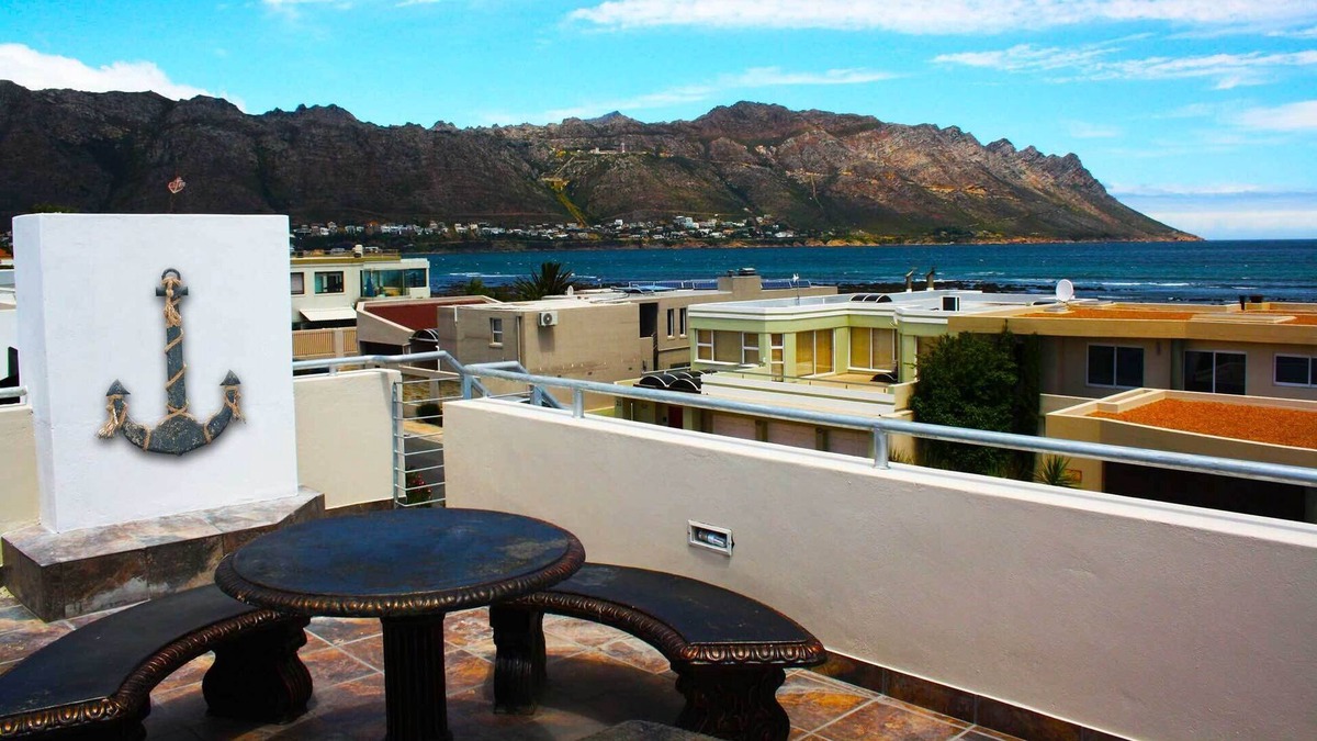Gordons Bay Central House | Self-catering Accommodation in Gordons Bay, Cape Winelands