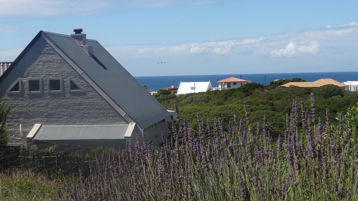 Vermont Apartment | Self Catering apartment on the greenbelt, overlooking the ocean