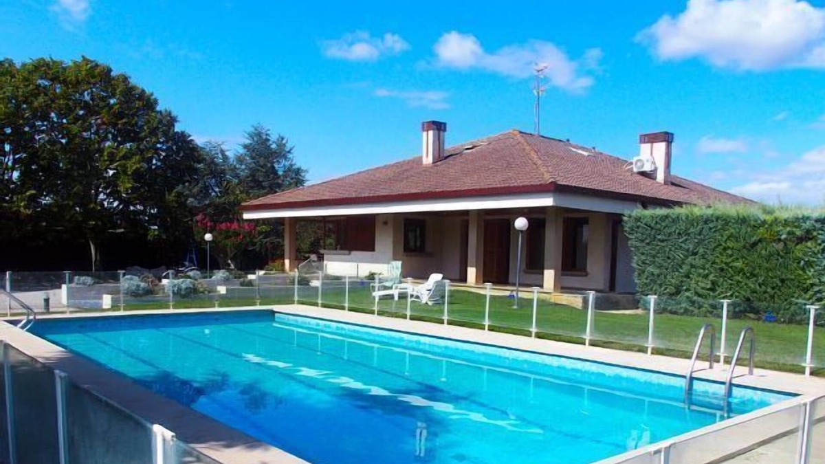 Muruzabal Cottage | Self catering El Jardín de Muruzábal for 23 people