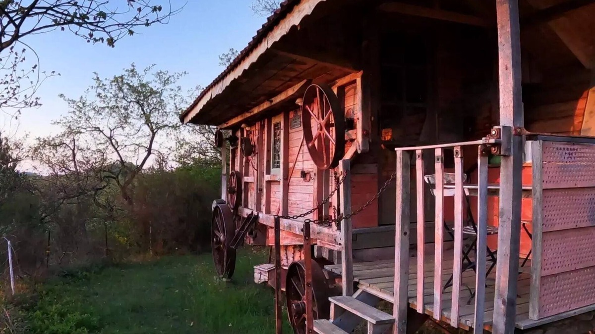 Belloc Cabin | Self-catering gypsy caravan 2 persons