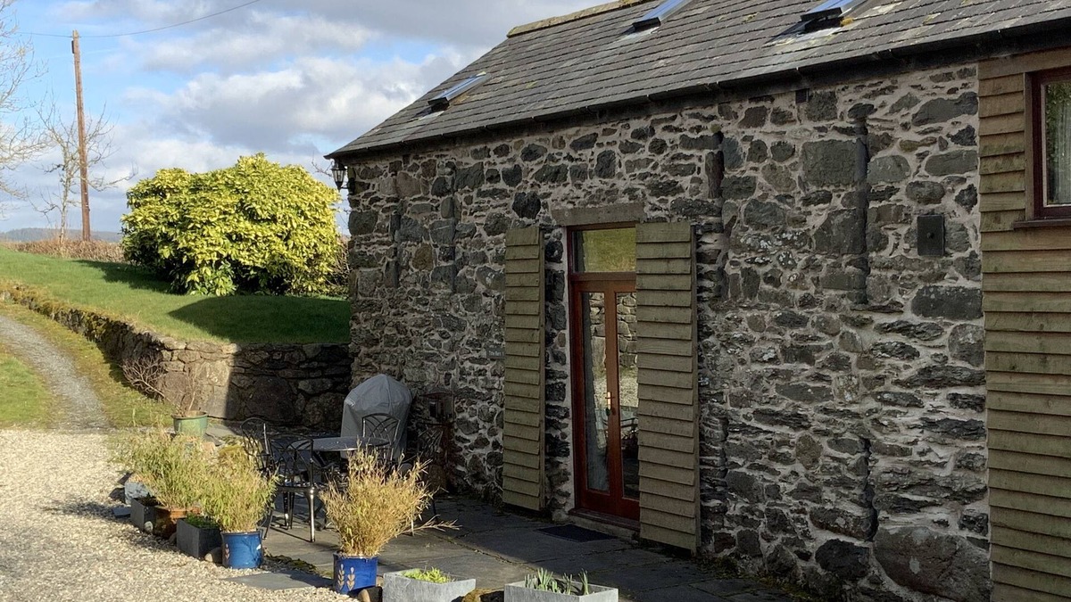 Llanycil Cottage | Self catering luxury holiday cottage by Lake Bala. Pet friendly.