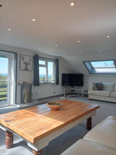 Gairloch Apartment | Self Catering Spacious open plan 3 bed apartment with sea views