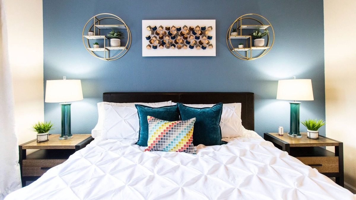 Stevenson Ranch Apartment | ✔Self Check-in✔W/D✔A/C✔3 TVs✔2 King Beds ✔1 Parking